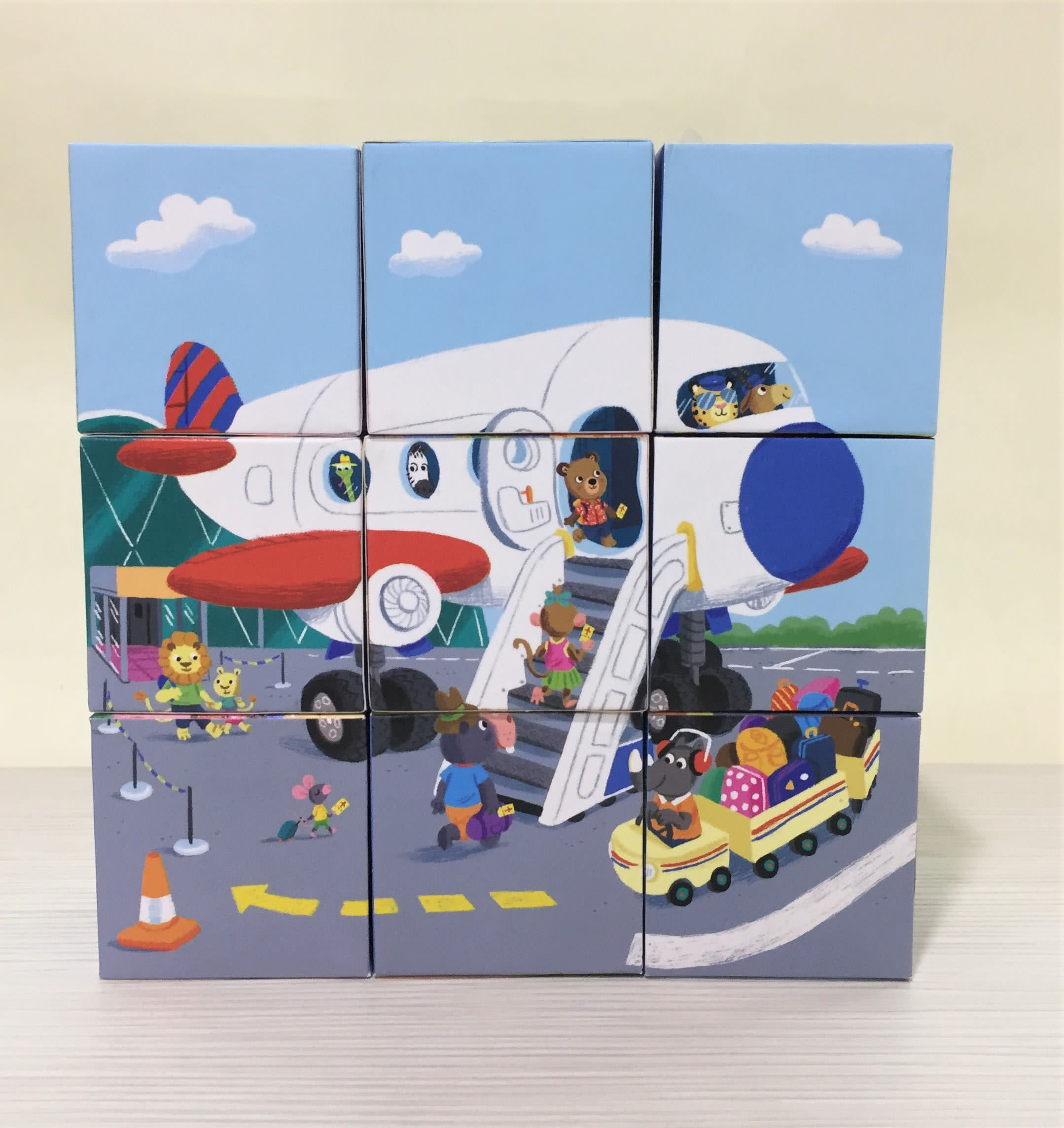 Bizzy Bear Book and Blocks set （1硬頁小書+9個厚紙積木）