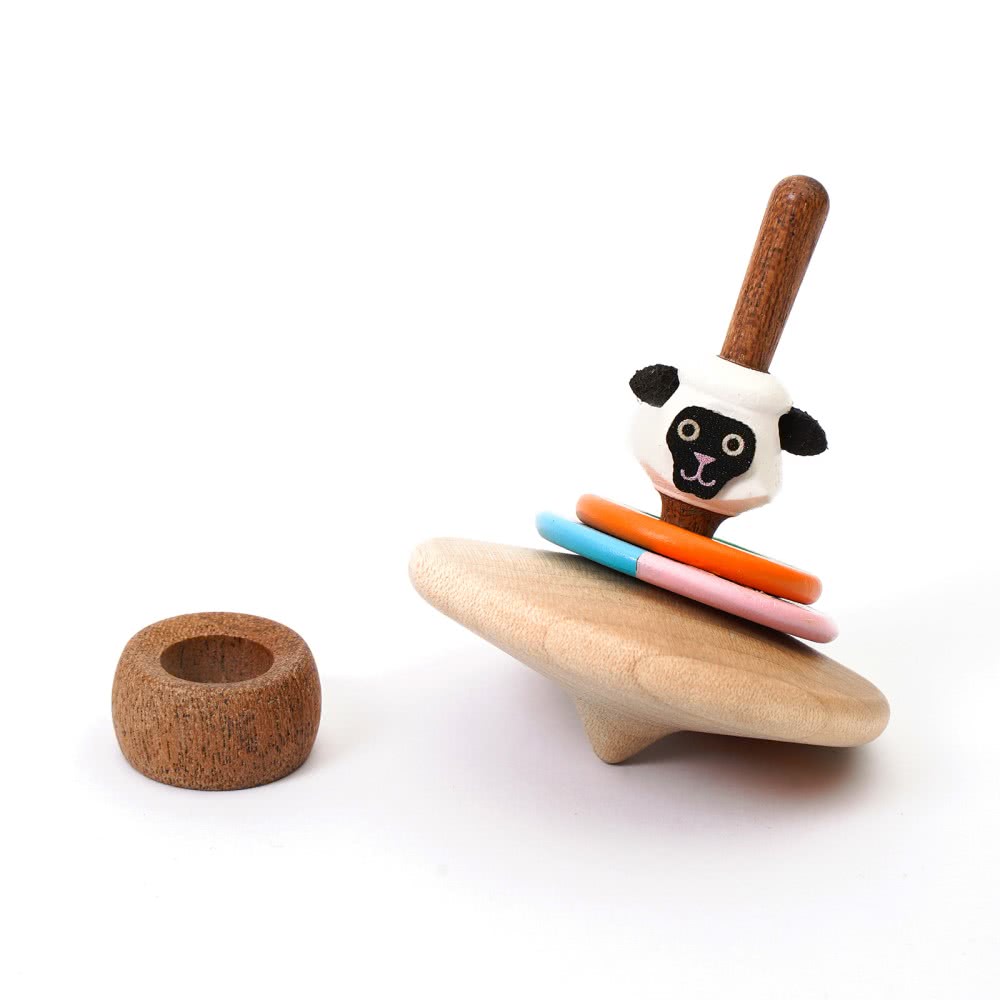 愛冒險的小鼻屎繪本套書―我是小鼻屎摳吉+小鼻屎摳吉去賞櫻+平衡造型木陀螺1個(猴子/鴕鳥/黑面羊 隨機出貨)